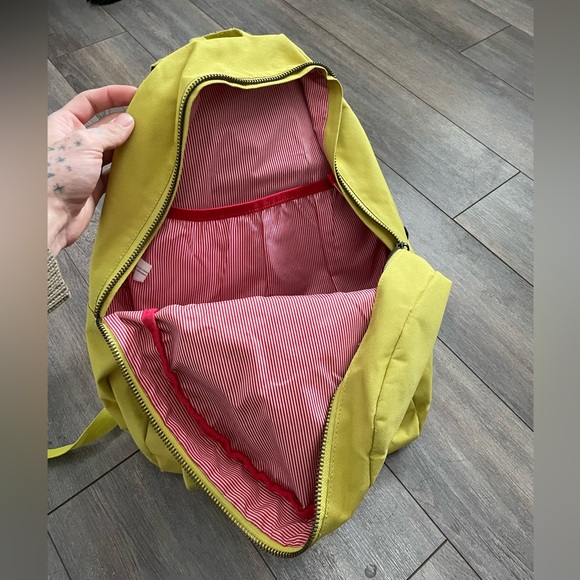 Yellow Herschel backpack - Picture 3 of 4